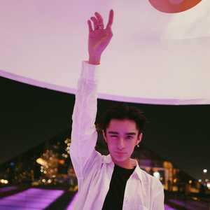 男同被三个男的双龙
